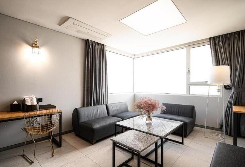 Suíte Real, The Designers Hongdae