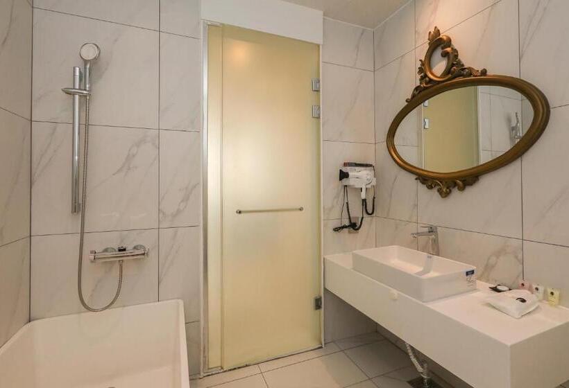 Suíte Real, The Designers Hongdae