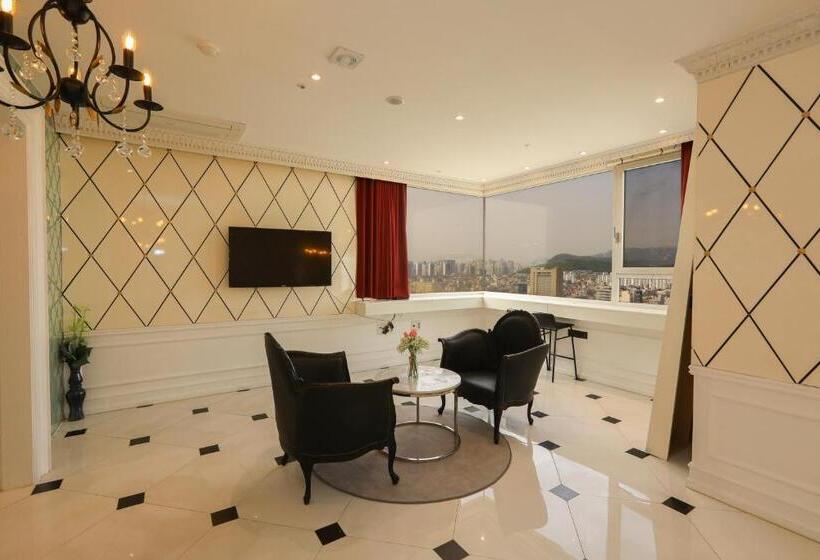 Suíte Real, The Designers Hongdae