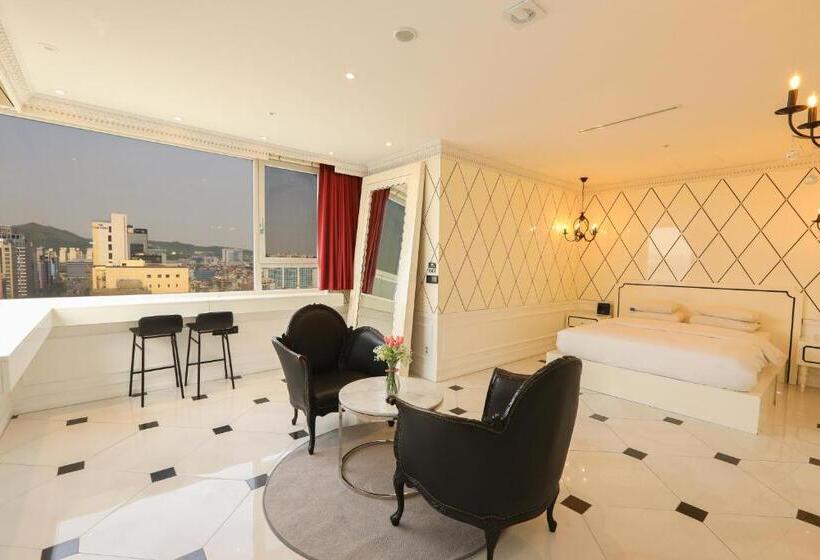 Suíte Real, The Designers Hongdae