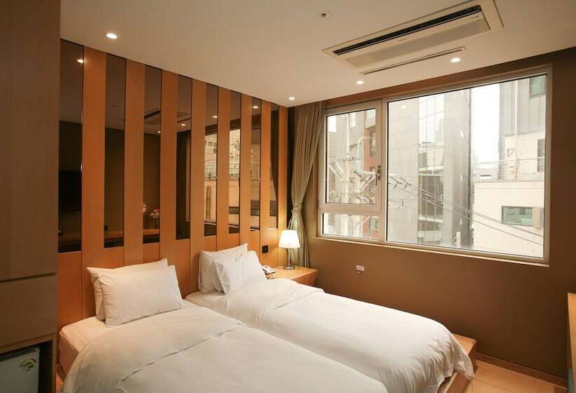 Quarto Estandar, The Designers Hongdae