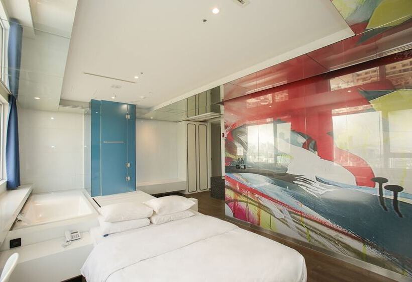 Suíte Real, The Designers Hongdae