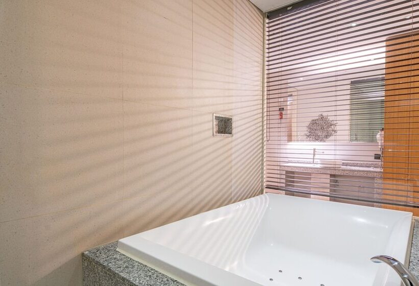 Suíte Real, The Designers Hongdae