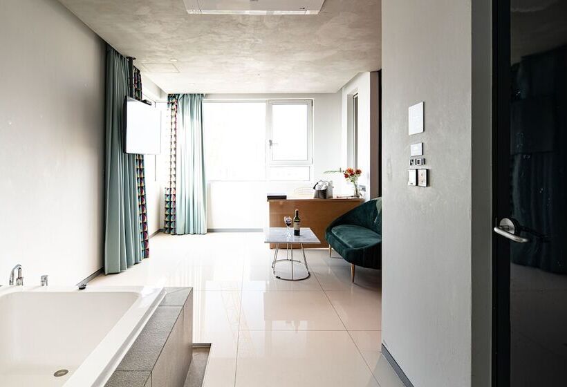 Suíte Real, The Designers Hongdae