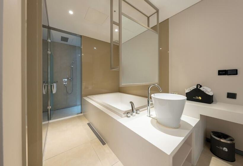 Suíte Familiar, The Designers Hongdae