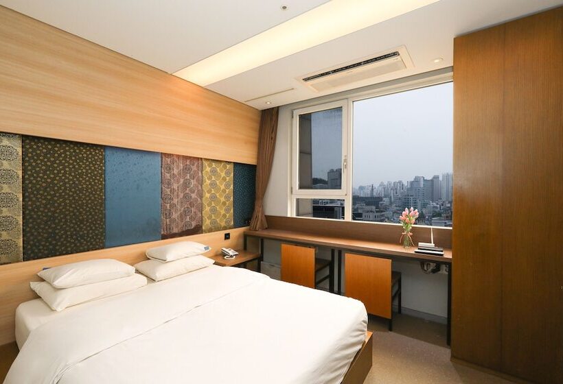 Quarto Estandar, The Designers Hongdae