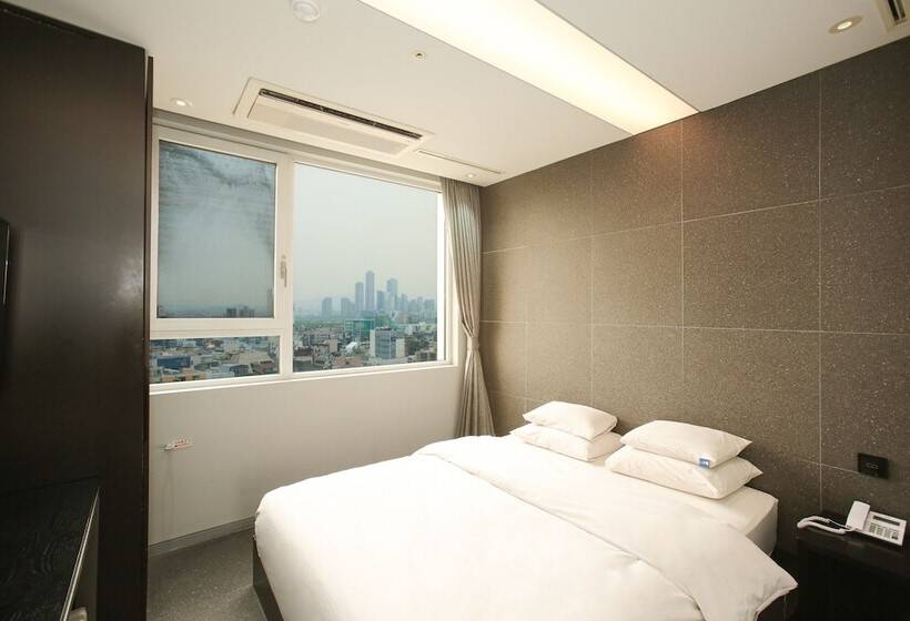 Quarto Estandar, The Designers Hongdae