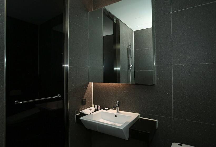 Quarto Estandar, The Designers Hongdae