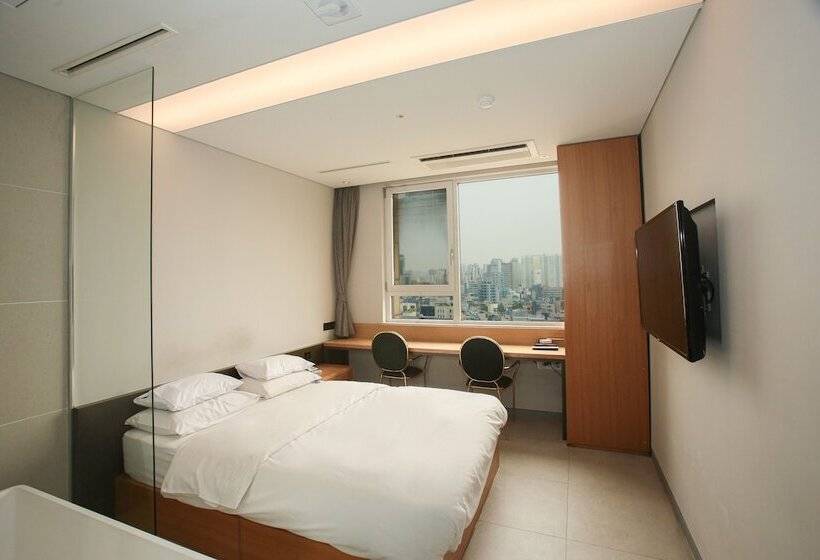 Quarto Estandar, The Designers Hongdae