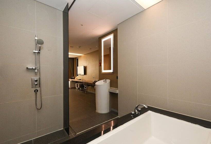 Suíte, The Designers Hongdae