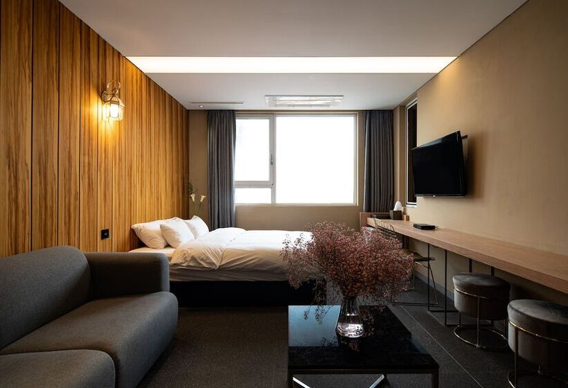 Suíte, The Designers Hongdae