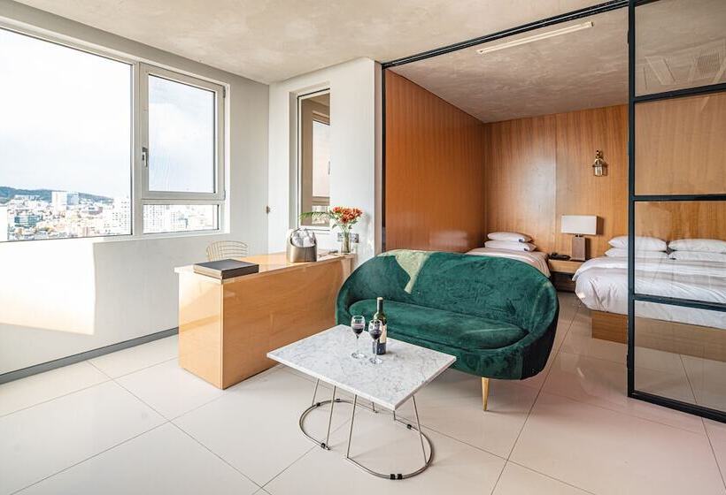 Suíte Real, The Designers Hongdae