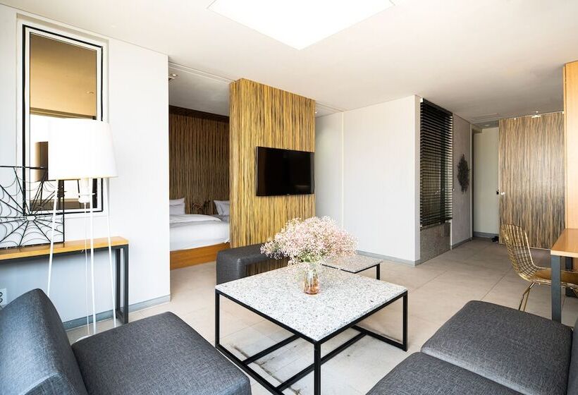 Suíte Real, The Designers Hongdae