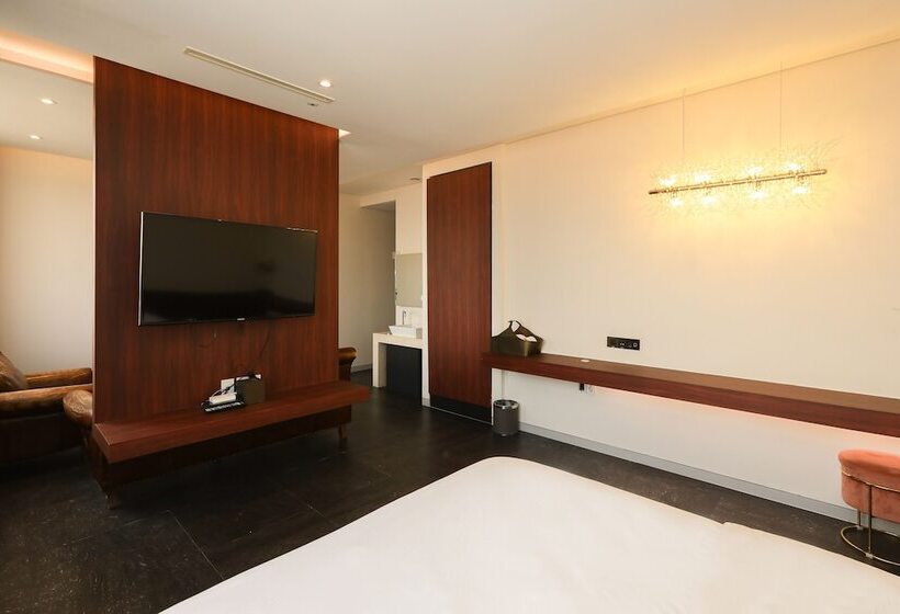 Suíte Real, The Designers Hongdae