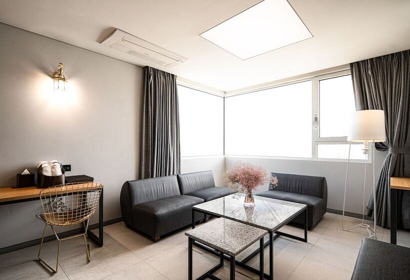 Suíte Real, The Designers Hongdae