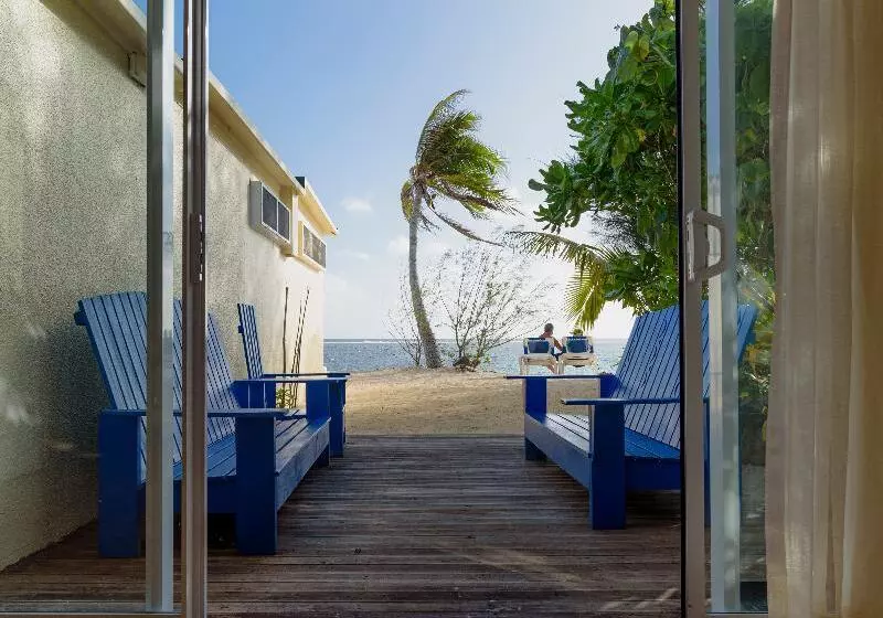 سوییت لوکس, The Rarotongan Beach Resort & Lagoonarium