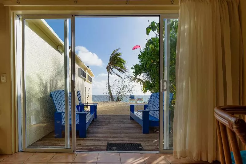 سوییت لوکس, The Rarotongan Beach Resort & Lagoonarium