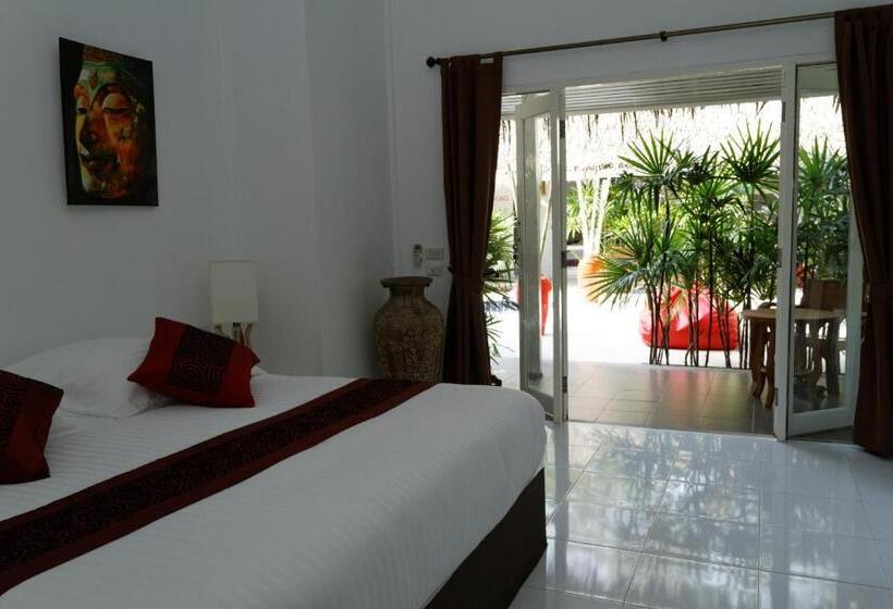 디럭스 방갈로, The White Cottage