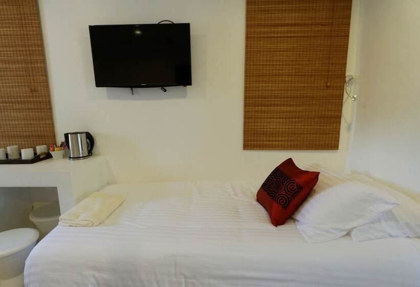 패밀리 방갈로, The White Cottage