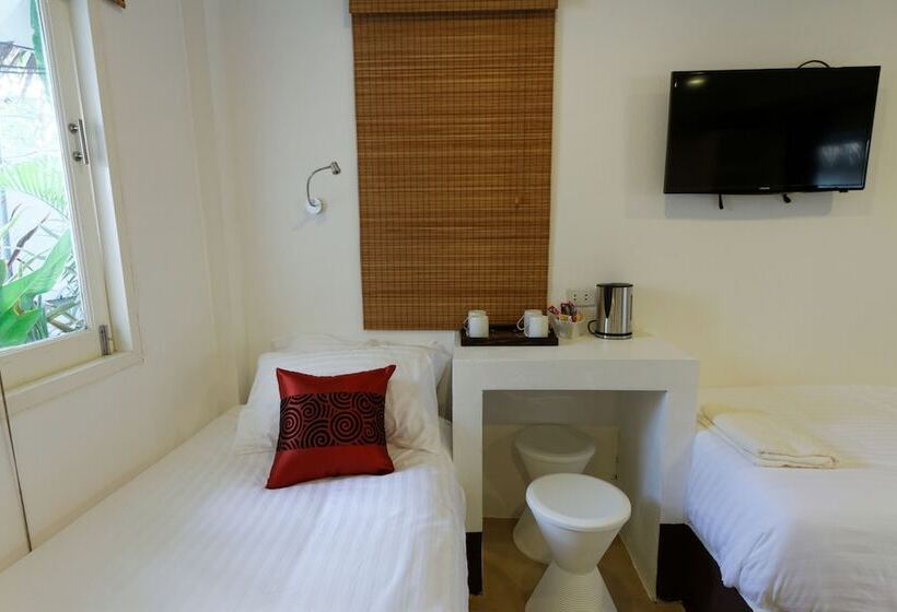 패밀리 방갈로, The White Cottage