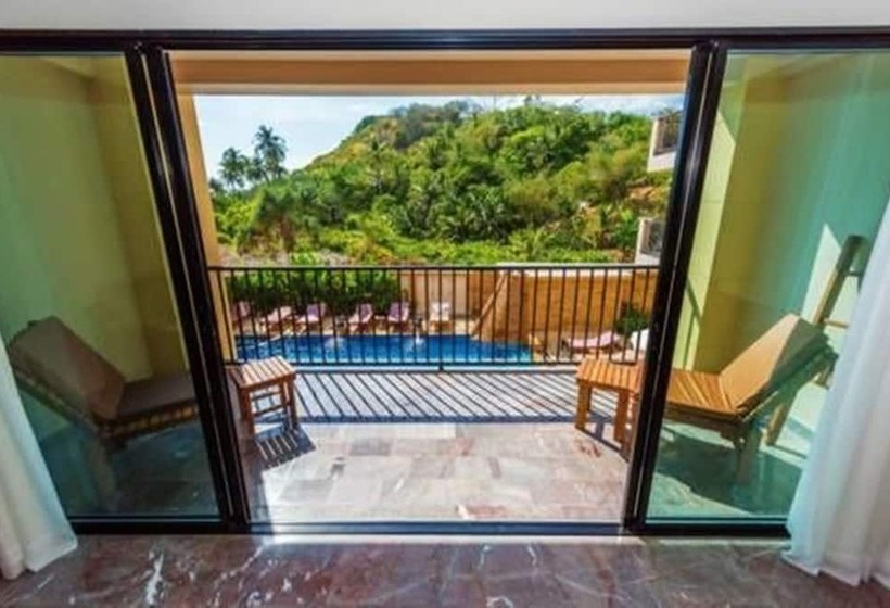 חדר דלוקס נוף בריכה, The Windmill Phuket