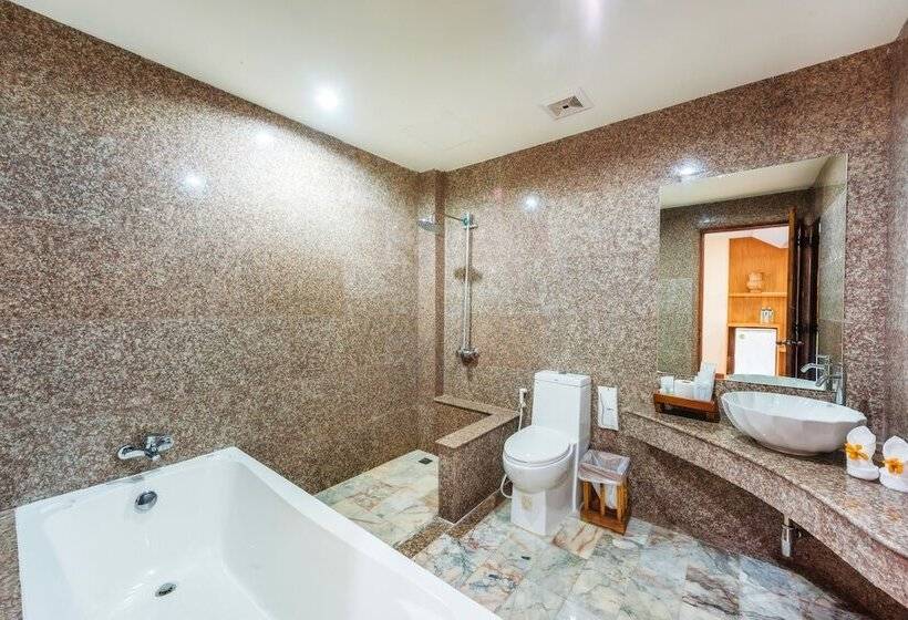 סוויטה משפחתית, The Windmill Phuket