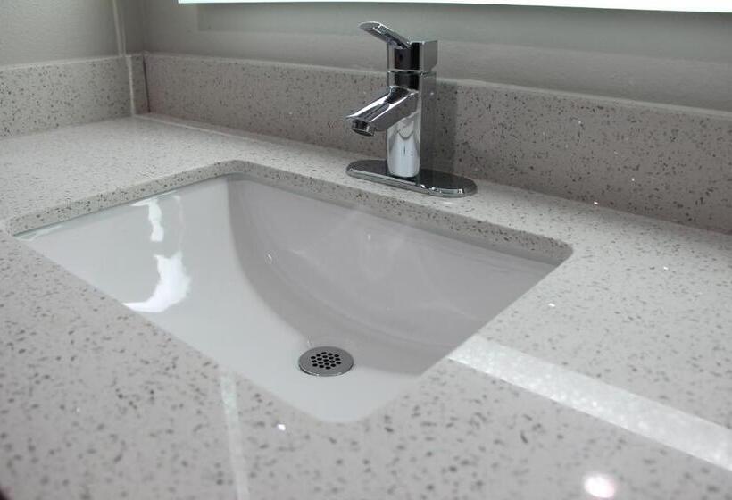 غرفة قياسية, Westbridge Inn & Suites