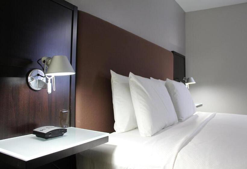 스탠다드 룸, Westbridge Inn & Suites