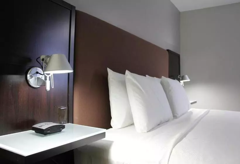 スタンダードルーム, Westbridge Inn & Suites
