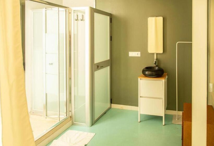 חדר אקונומי, Casa Africa