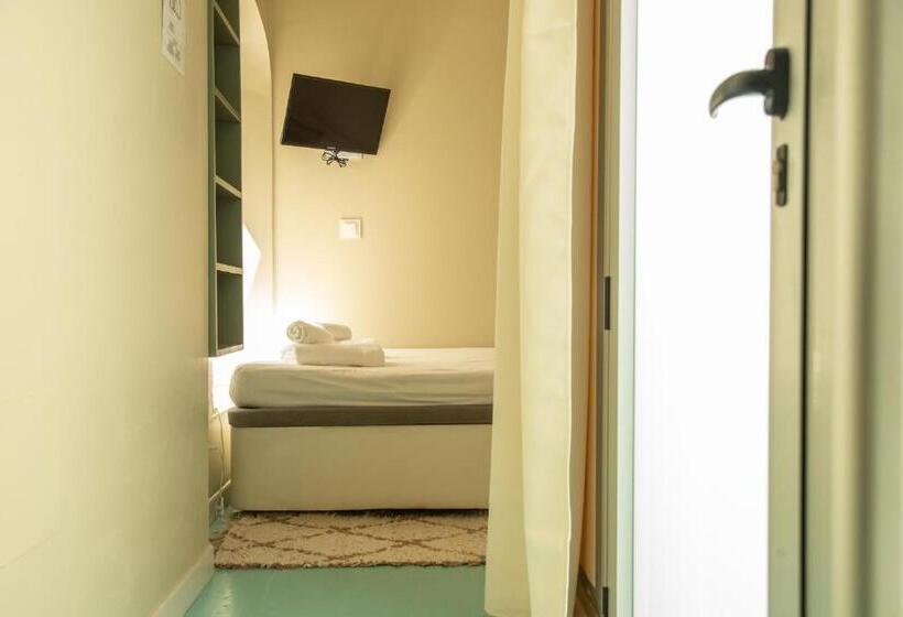 חדר אקונומי, Casa Africa