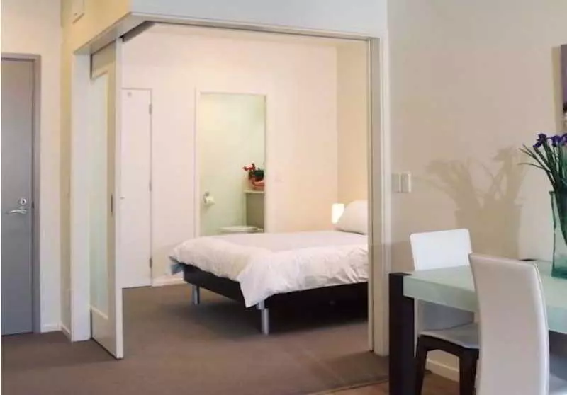 استودیوی استاندارد, Quest On Lambton Serviced Apartments