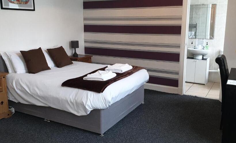 Номер Deluxe, The Custom House Hotel