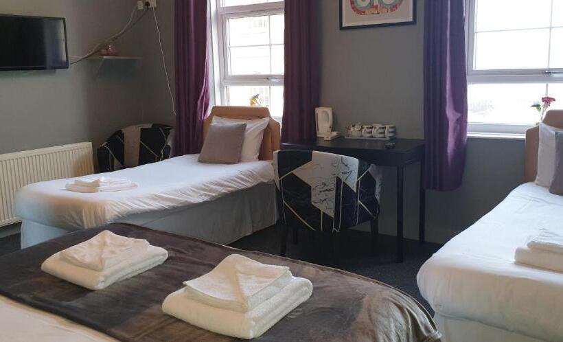 Семейный Номер, The Custom House Hotel