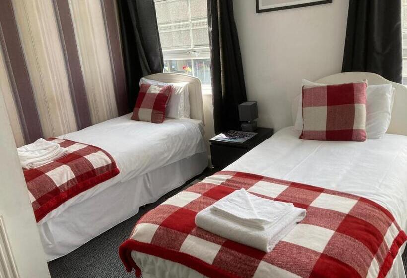 Номер Стандарт, The Custom House Hotel