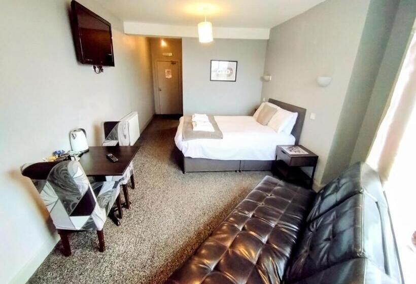 Номер Deluxe, The Custom House Hotel