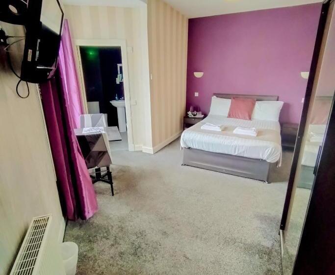 Номер Deluxe, The Custom House Hotel