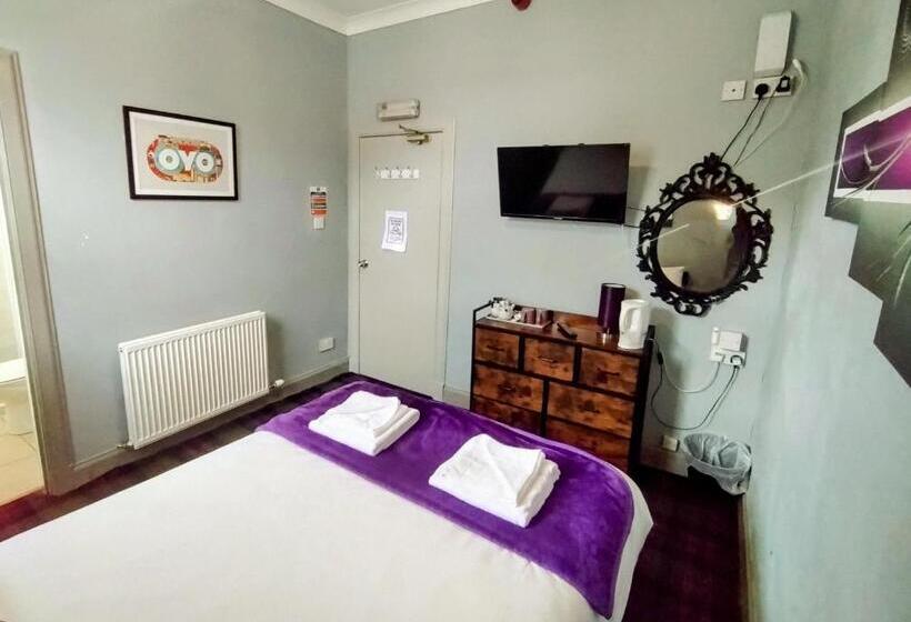 Номер Basic, The Custom House Hotel