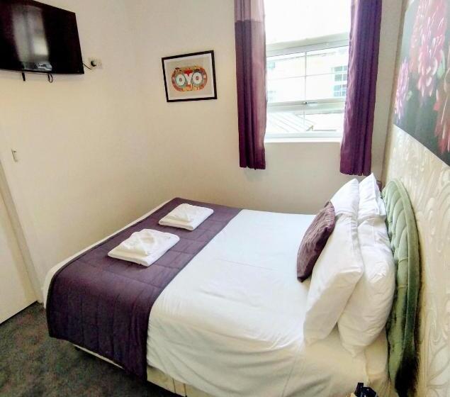 Номер Basic, The Custom House Hotel