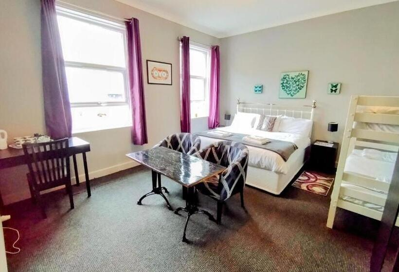 패밀리 룸, The Custom House Hotel