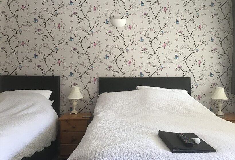 חדר משפחתי, The New Inn Motel