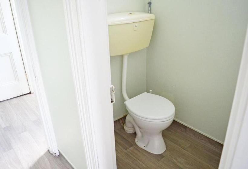 מיטה בחדר מעונות עם מקלחת משותפת, Braemar House B&b And Yha Hostel