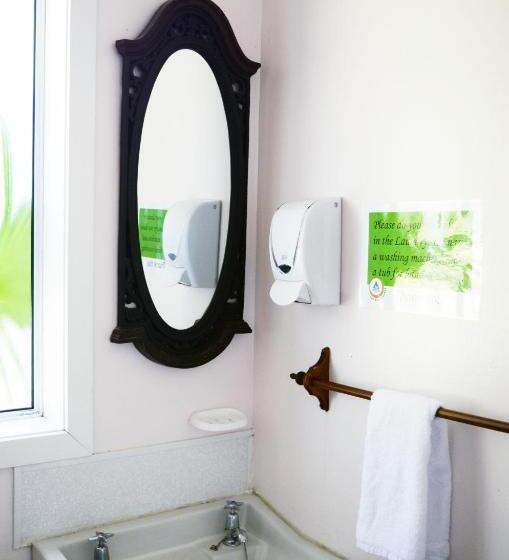 מיטה בחדר מעונות עם מקלחת משותפת, Braemar House B&b And Yha Hostel