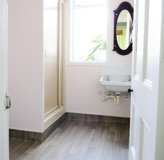 Кровать в Многоместном Номере с Общей Ванной, Braemar House B&b And Yha Hostel