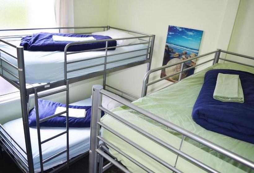 מיטה בחדר מעונות עם מקלחת משותפת, Braemar House B&b And Yha Hostel