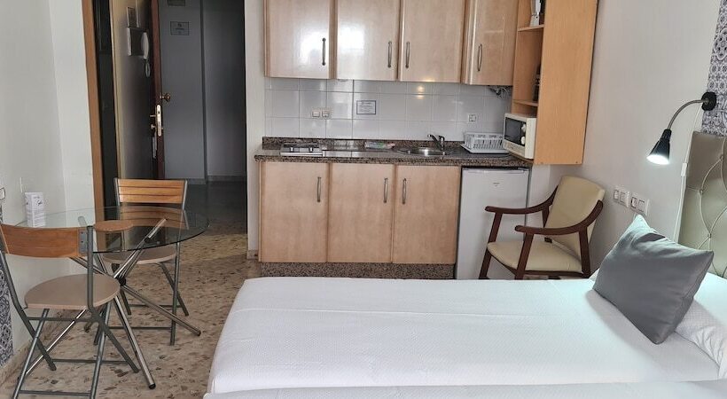 标准工作室, Candisol Cozy Inns