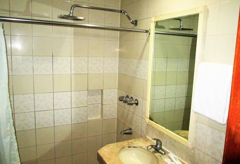 غرفة قياسية, Grand City Hotel Inc