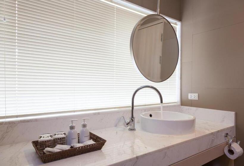 ジュニアスイート, Coral Inn