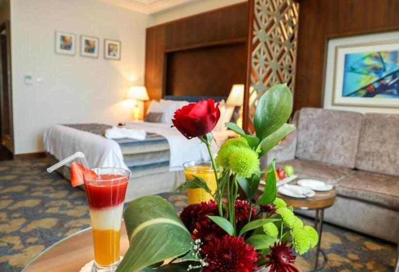 اتاق لوکس با چشمانداز استخر, Helnan Landmark