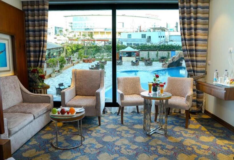 اتاق لوکس با چشمانداز استخر, Helnan Landmark